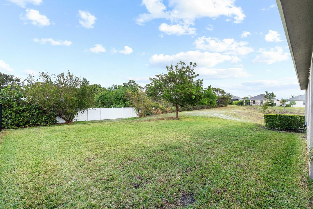 For Sale: $515,000 (4 beds, 2 baths, 1811 Square Feet)