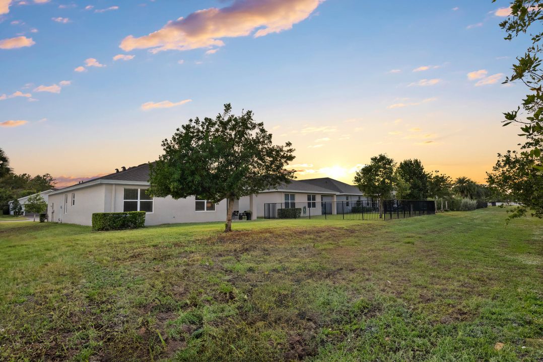 For Sale: $515,000 (4 beds, 2 baths, 1811 Square Feet)