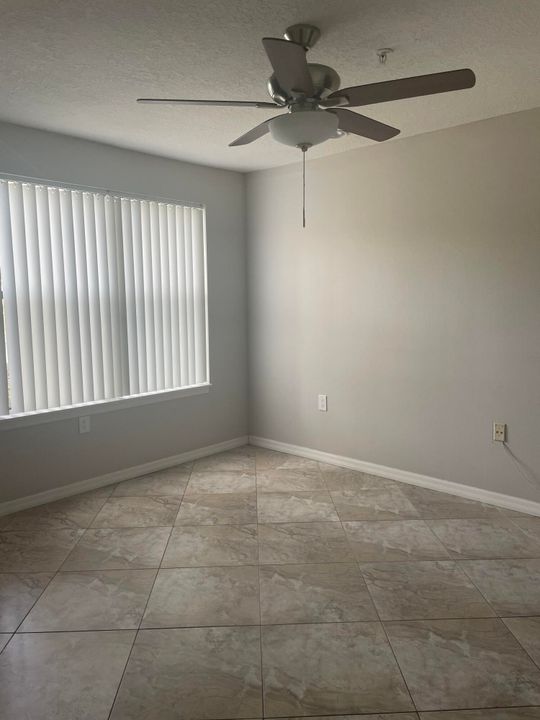 For Rent: $1,950 (2 beds, 1 baths, 925 Square Feet)