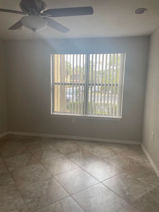 For Rent: $1,950 (2 beds, 1 baths, 925 Square Feet)