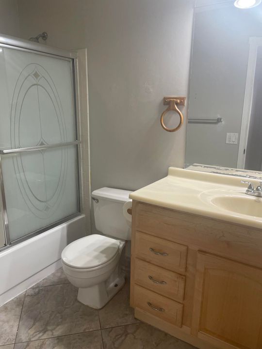 For Rent: $1,950 (2 beds, 1 baths, 925 Square Feet)