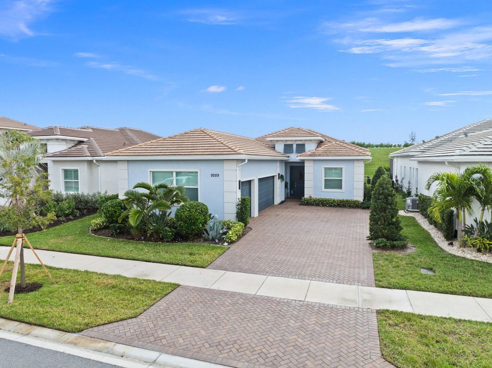 For Sale: $549,500 (3 beds, 2 baths, 1832 Square Feet)