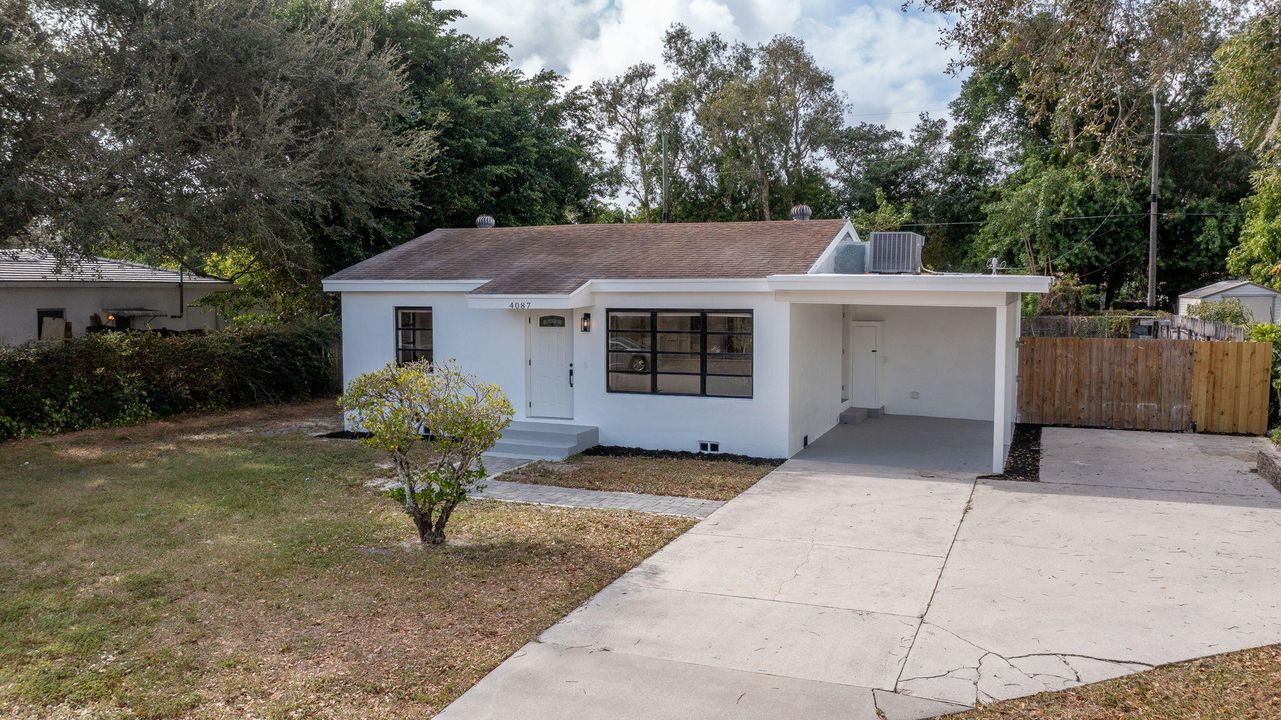 For Sale: $455,000 (3 beds, 2 baths, 880 Square Feet)