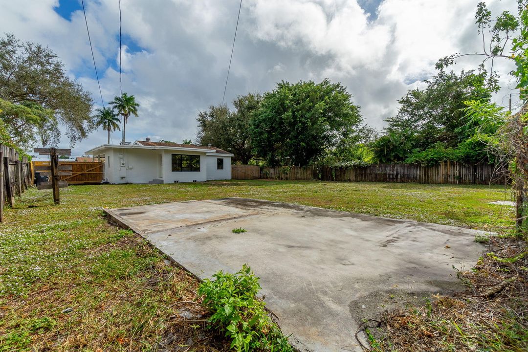 For Sale: $455,000 (3 beds, 2 baths, 880 Square Feet)