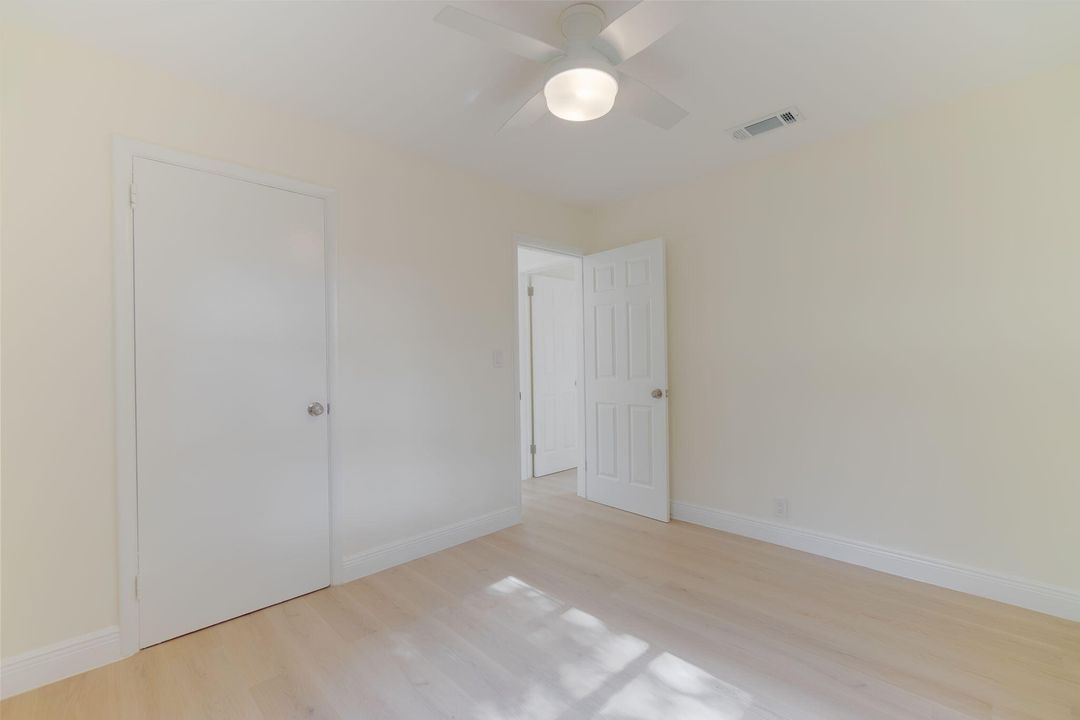 For Sale: $455,000 (3 beds, 2 baths, 880 Square Feet)