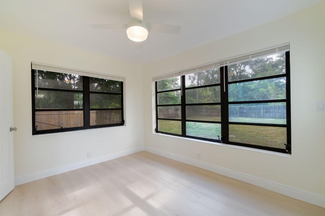 For Sale: $455,000 (3 beds, 2 baths, 880 Square Feet)