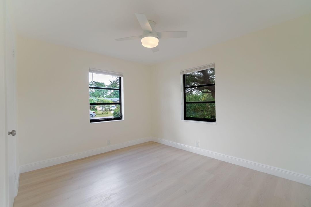 For Sale: $455,000 (3 beds, 2 baths, 880 Square Feet)