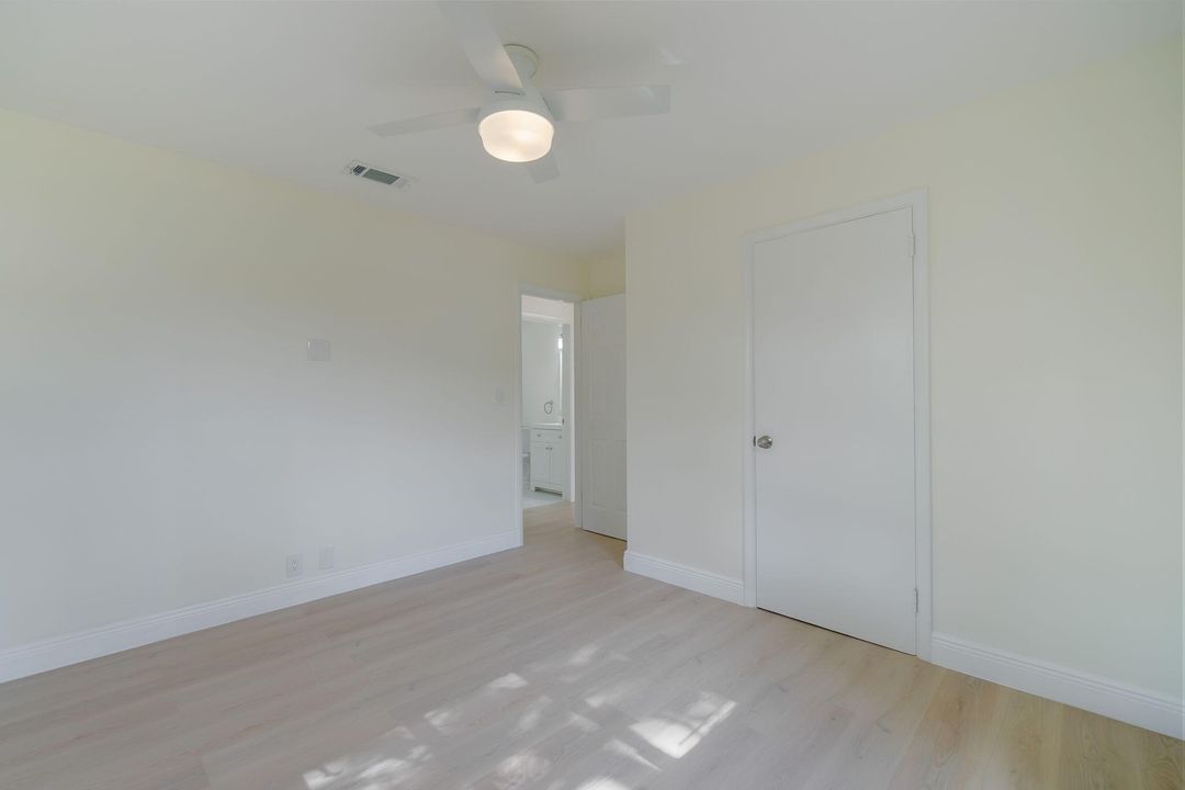 For Sale: $455,000 (3 beds, 2 baths, 880 Square Feet)