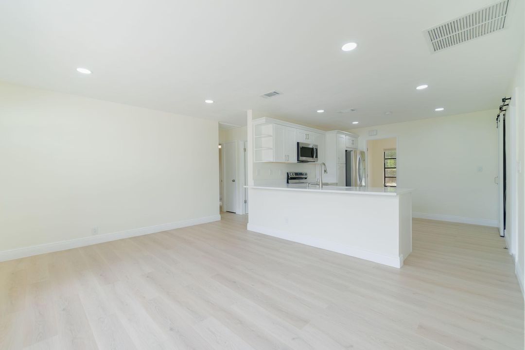 For Sale: $455,000 (3 beds, 2 baths, 880 Square Feet)