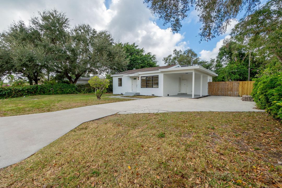 For Sale: $455,000 (3 beds, 2 baths, 880 Square Feet)