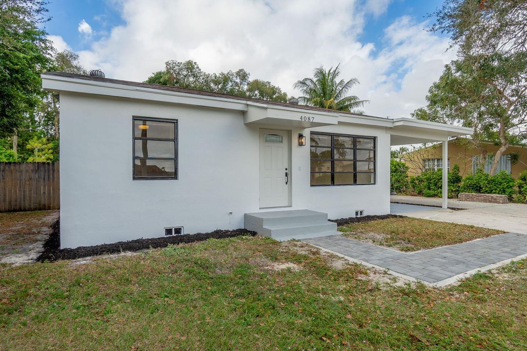 For Sale: $455,000 (3 beds, 2 baths, 880 Square Feet)