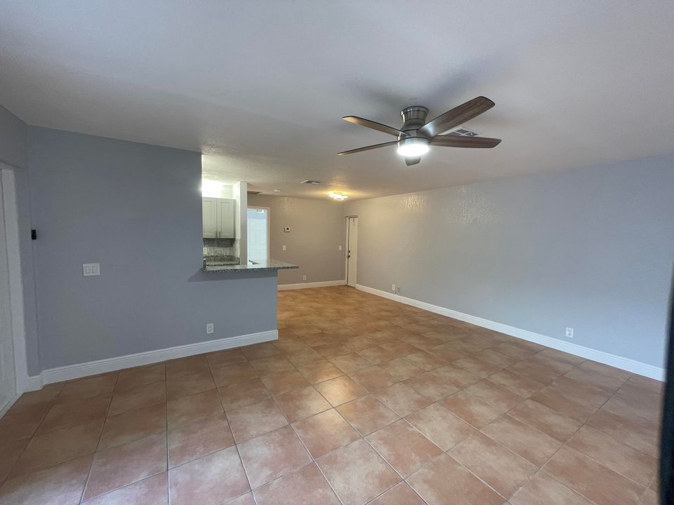 For Rent: $2,000 (2 beds, 1 baths, 953 Square Feet)