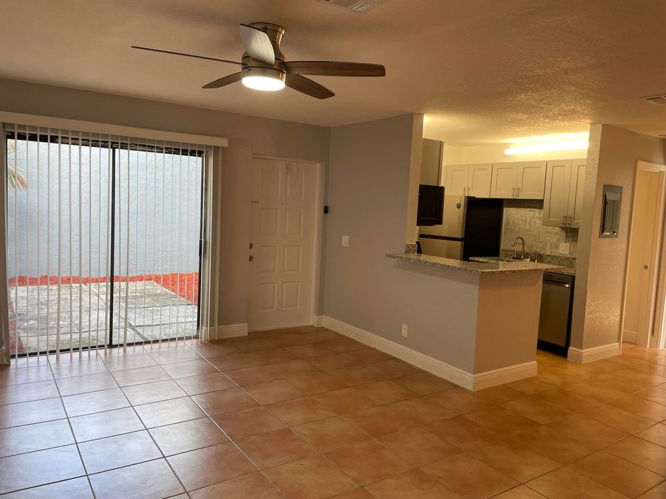 For Rent: $2,000 (2 beds, 1 baths, 953 Square Feet)