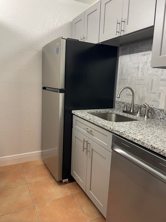 For Rent: $2,000 (2 beds, 1 baths, 953 Square Feet)