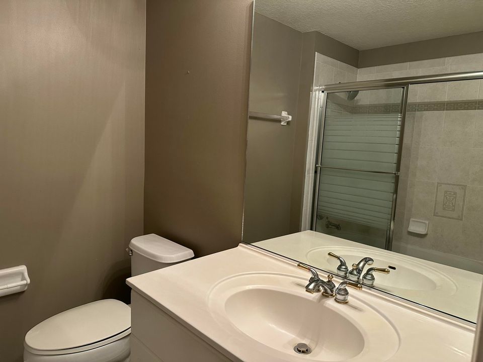 For Sale: $335,000 (2 beds, 2 baths, 1306 Square Feet)