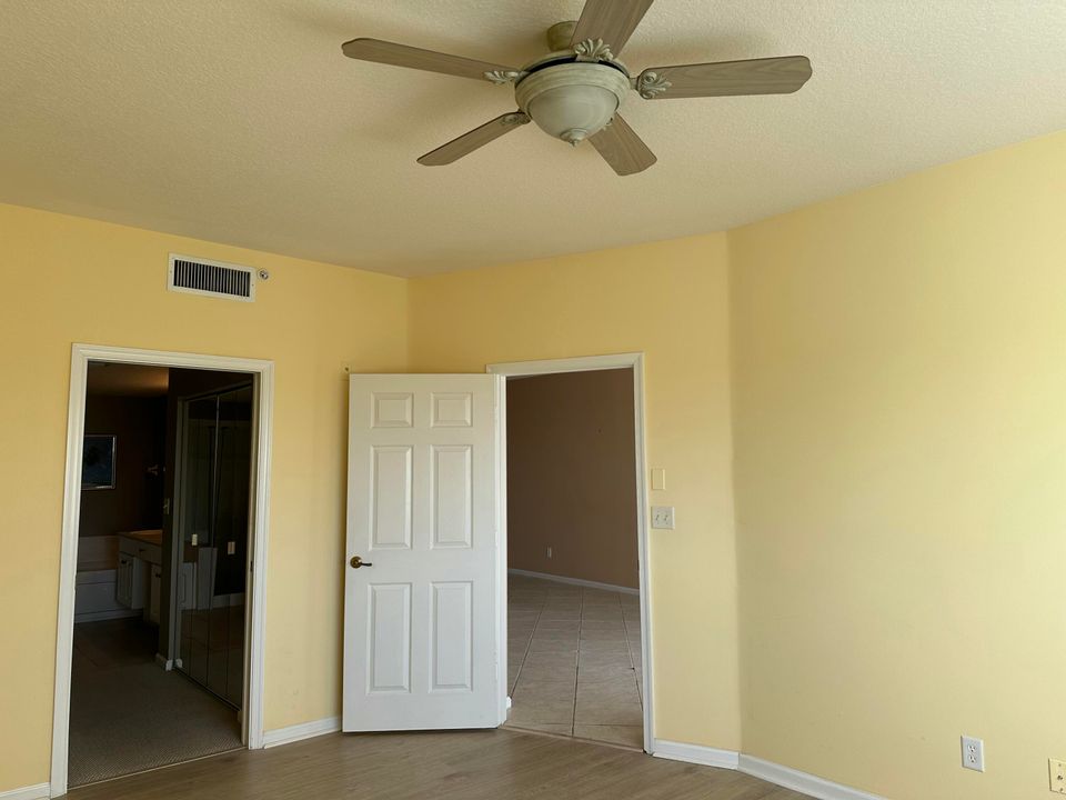 For Sale: $335,000 (2 beds, 2 baths, 1306 Square Feet)