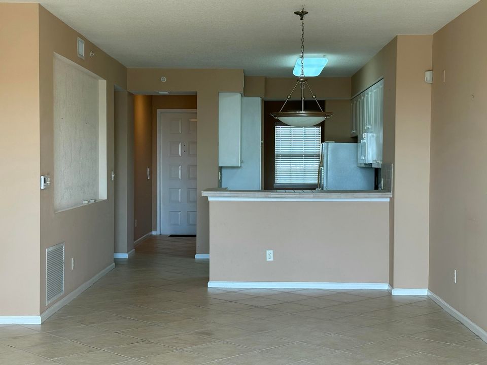 For Sale: $335,000 (2 beds, 2 baths, 1306 Square Feet)