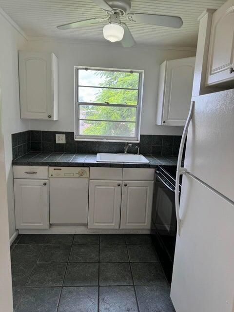 For Rent: $1,350 (1 beds, 1 baths, 646 Square Feet)