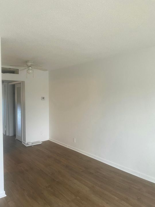 For Rent: $1,950 (1 beds, 1 baths, 700 Square Feet)