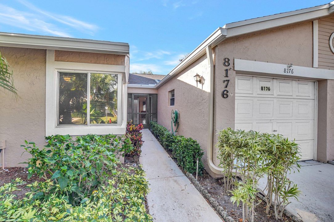 For Sale: $289,000 (2 beds, 2 baths, 1384 Square Feet)