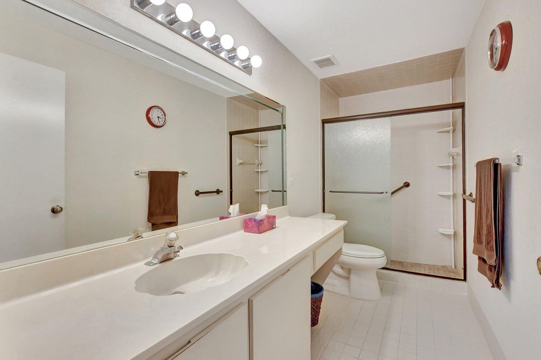 For Sale: $289,000 (2 beds, 2 baths, 1384 Square Feet)