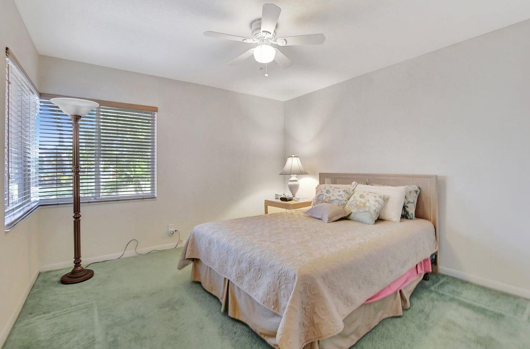 For Sale: $289,000 (2 beds, 2 baths, 1384 Square Feet)