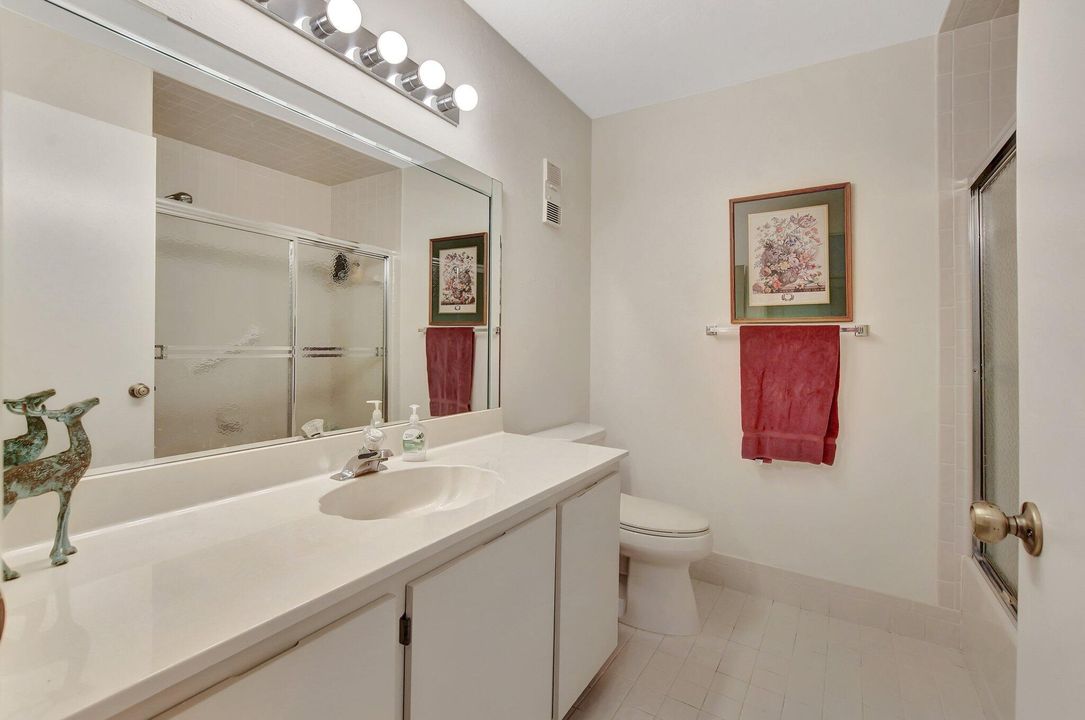 For Sale: $289,000 (2 beds, 2 baths, 1384 Square Feet)