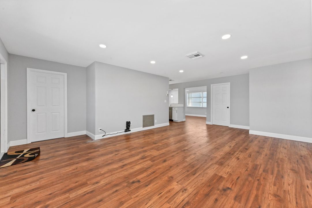 For Sale: $379,900 (3 beds, 2 baths, 1428 Square Feet)