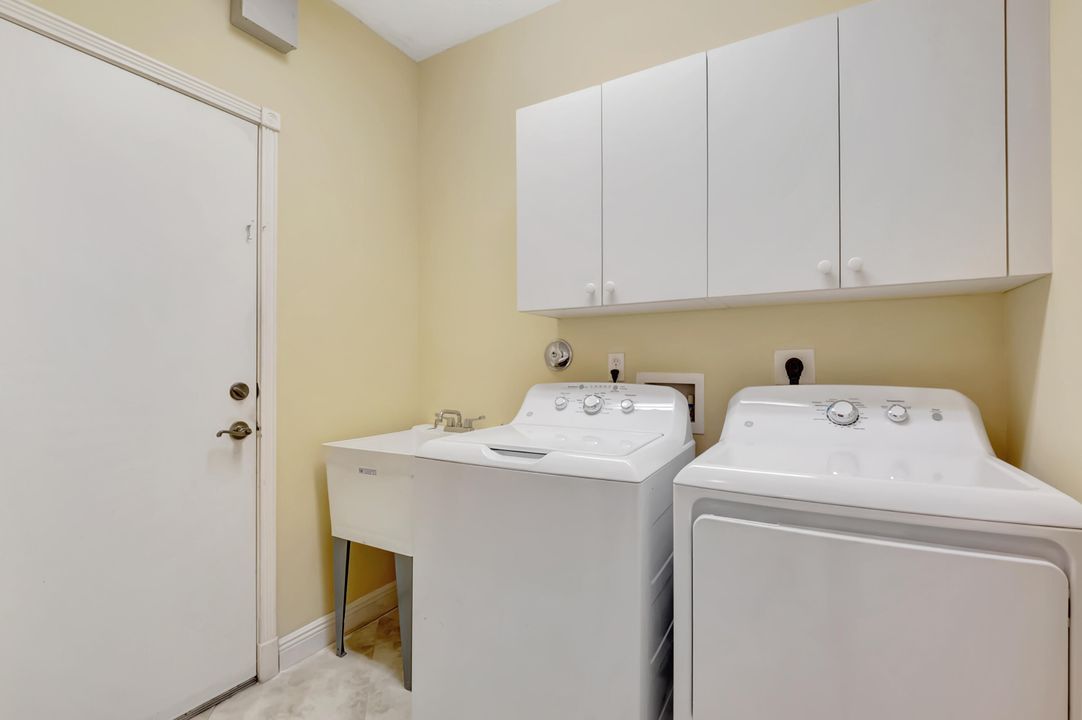 For Sale: $560,000 (3 beds, 2 baths, 2113 Square Feet)