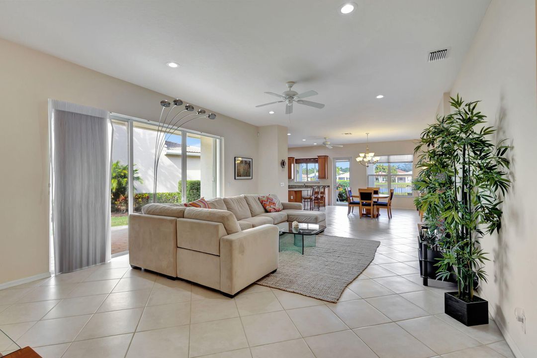 For Sale: $879,900 (4 beds, 2 baths, 2286 Square Feet)