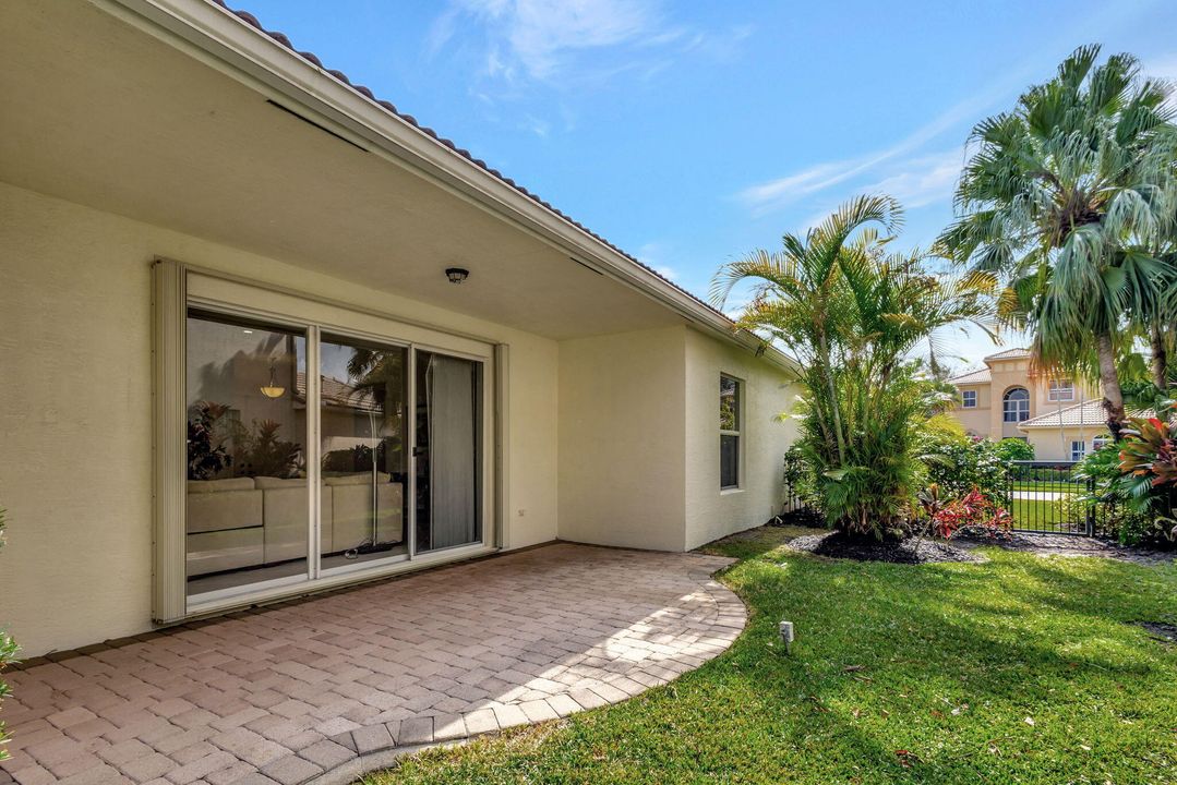 For Sale: $879,900 (4 beds, 2 baths, 2286 Square Feet)