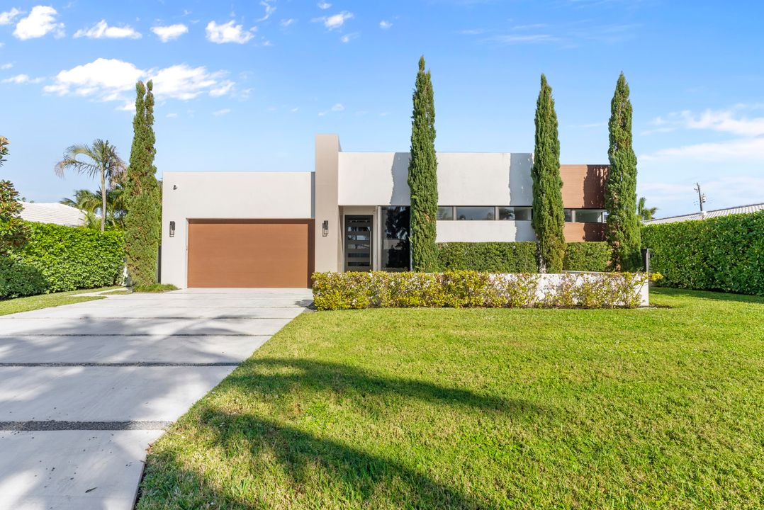 For Sale: $3,350,000 (3 beds, 3 baths, 2701 Square Feet)