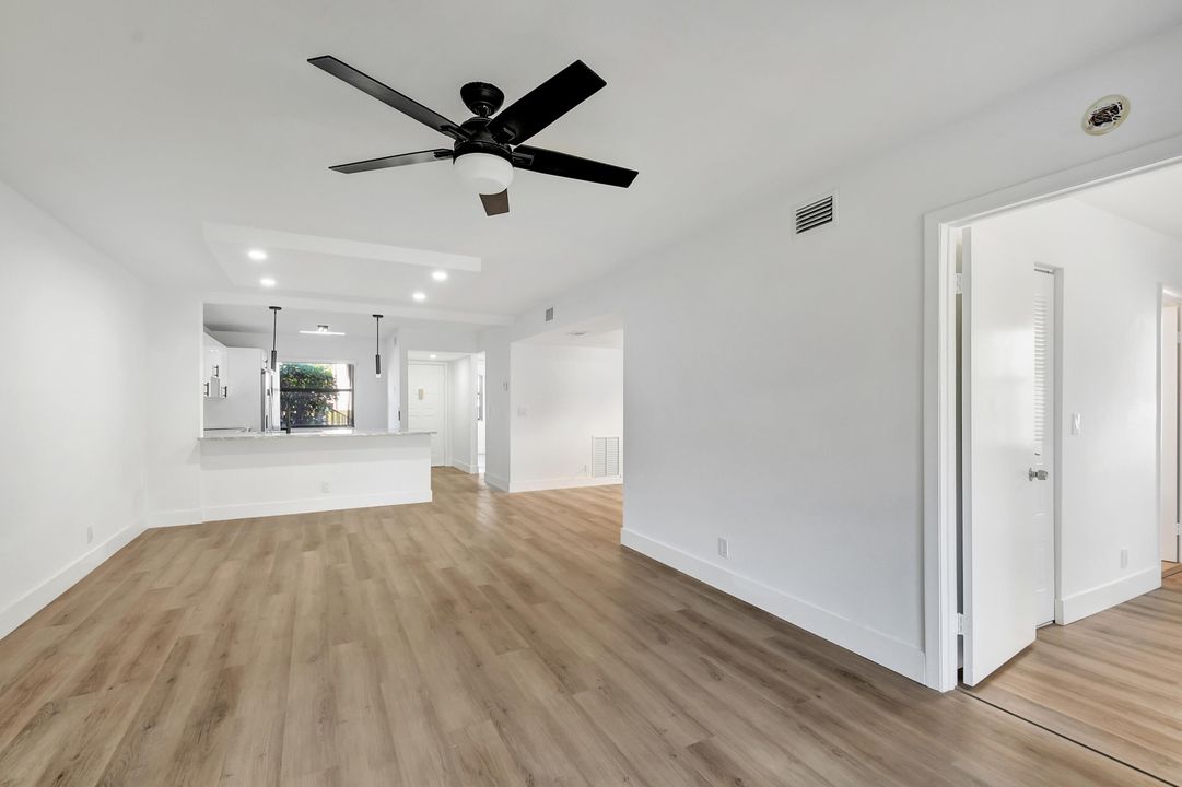 For Sale: $275,000 (3 beds, 2 baths, 1196 Square Feet)