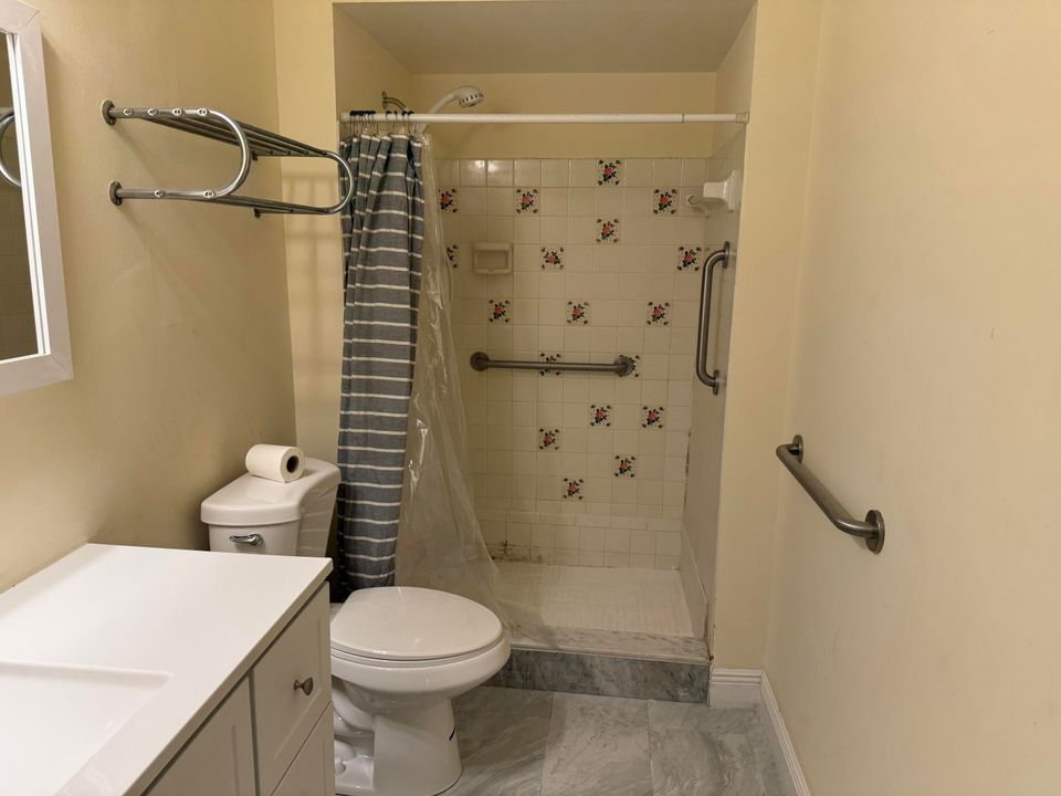 For Rent: $2,300 (2 beds, 2 baths, 936 Square Feet)