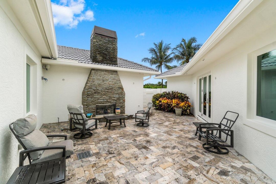 For Sale: $6,495,000 (4 beds, 5 baths, 6341 Square Feet)