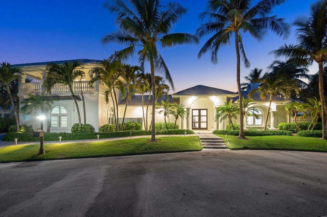 For Sale: $6,495,000 (4 beds, 5 baths, 6341 Square Feet)