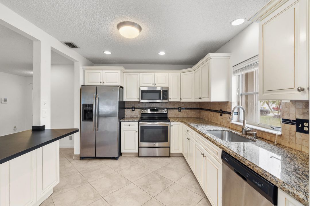 For Sale: $345,000 (2 beds, 2 baths, 1527 Square Feet)