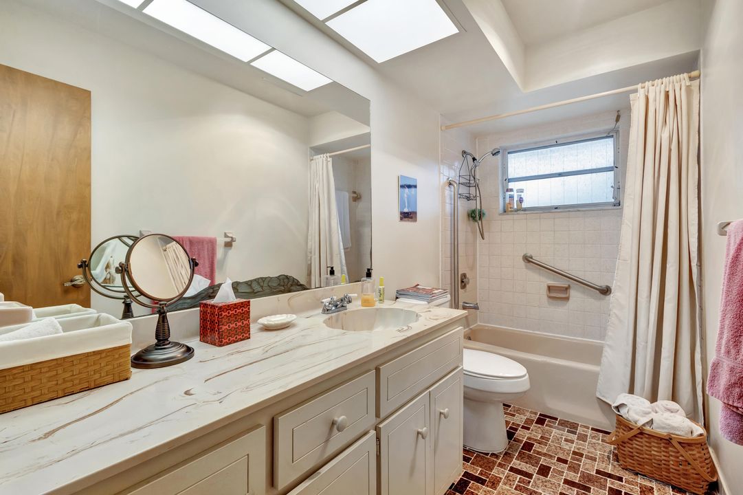 For Sale: $2,100,000 (3 beds, 3 baths, 2486 Square Feet)