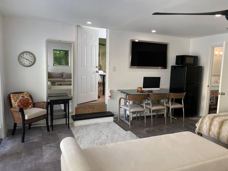 For Sale: $700,000 (3 beds, 3 baths, 1882 Square Feet)