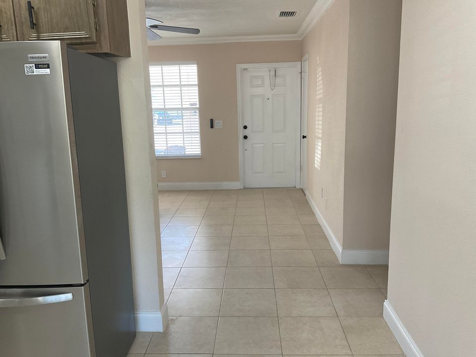 For Sale: $334,900 (2 beds, 1 baths, 775 Square Feet)