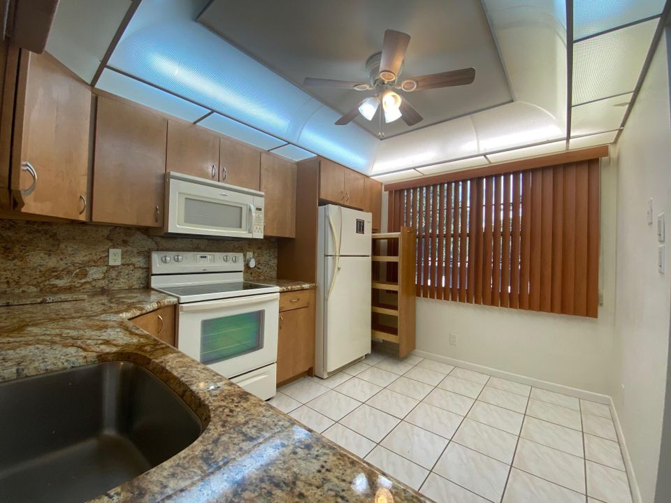 For Sale: $149,900 (2 beds, 2 baths, 1156 Square Feet)