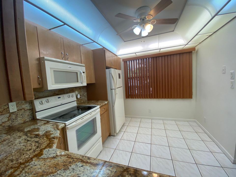 For Sale: $149,900 (2 beds, 2 baths, 1156 Square Feet)