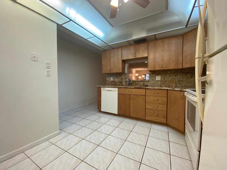 For Sale: $149,900 (2 beds, 2 baths, 1156 Square Feet)