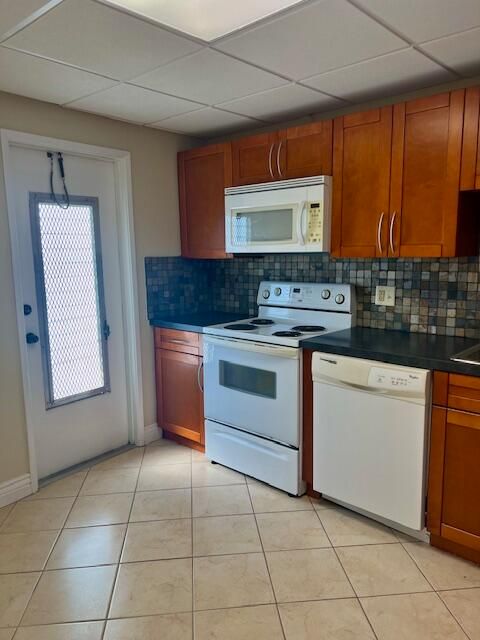 For Rent: $2,200 (2 beds, 2 baths, 980 Square Feet)