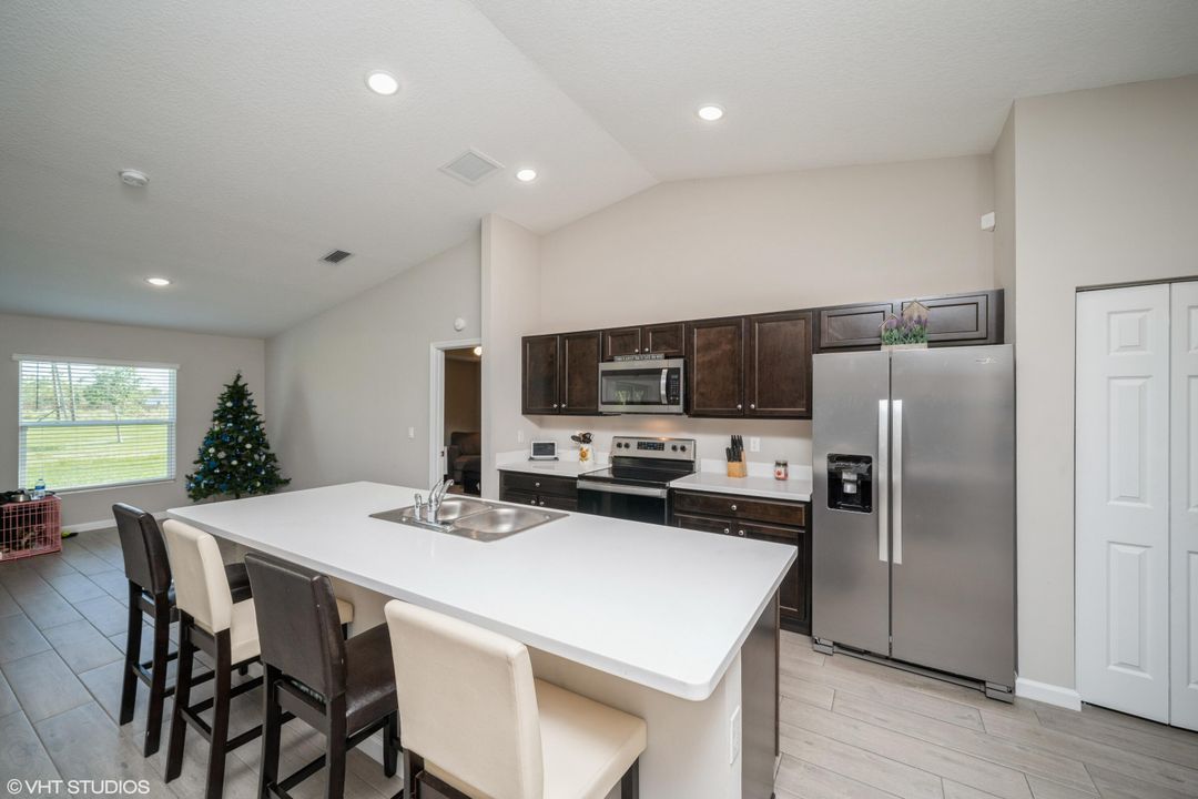 For Sale: $424,900 (4 beds, 2 baths, 1915 Square Feet)