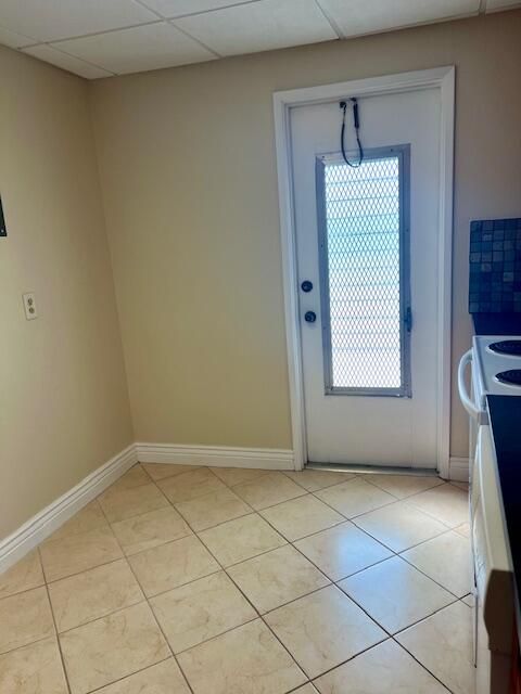 For Rent: $2,200 (2 beds, 2 baths, 980 Square Feet)