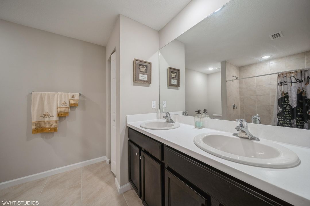 For Sale: $424,900 (4 beds, 2 baths, 1915 Square Feet)