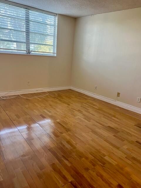 For Rent: $2,200 (2 beds, 2 baths, 980 Square Feet)