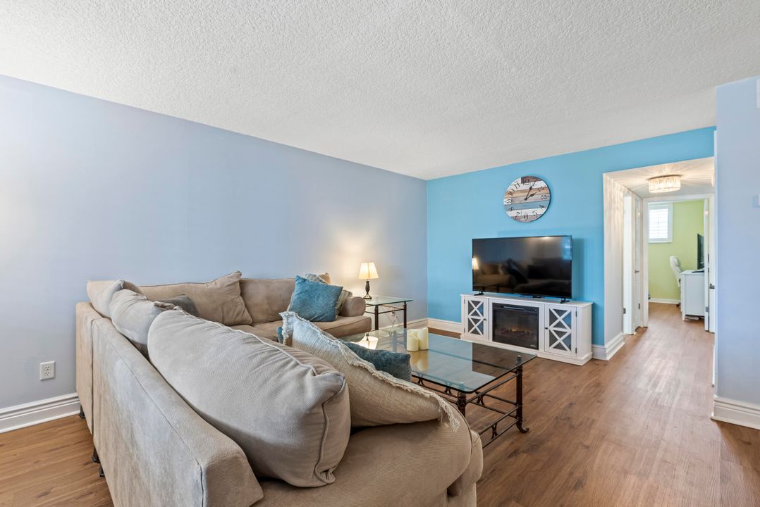 For Sale: $350,000 (2 beds, 2 baths, 1000 Square Feet)