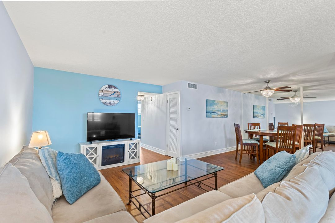 For Sale: $350,000 (2 beds, 2 baths, 1000 Square Feet)